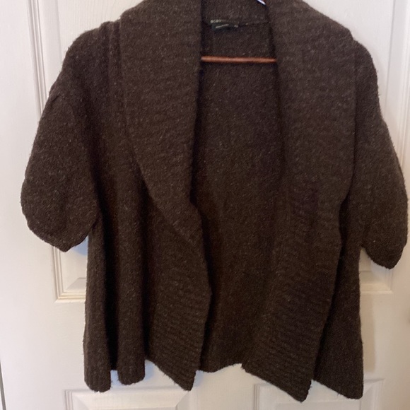 BCBG MaxAzria Cozy Soft Short Sleeve Sweater Cape Relaxed Fit Light Brown Urban - Picture 5 of 10